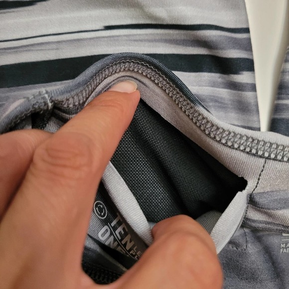 Nike Dri-Fit Gray Striped Cropped Work Out Leggings Size Small - Picture 5 of 6